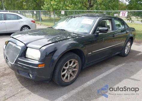 2008 Chrysler 300 Touring z USA, uszkodzony, nr VIN 2C3LA53G98H238229